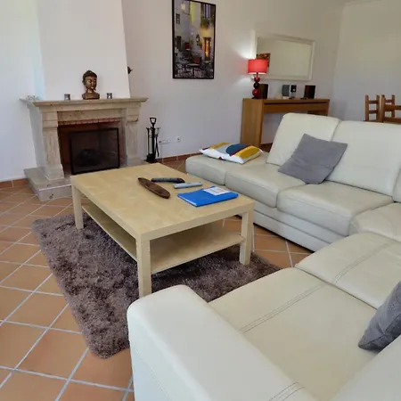 Casa Vermelho * Amoreira (Leiria)